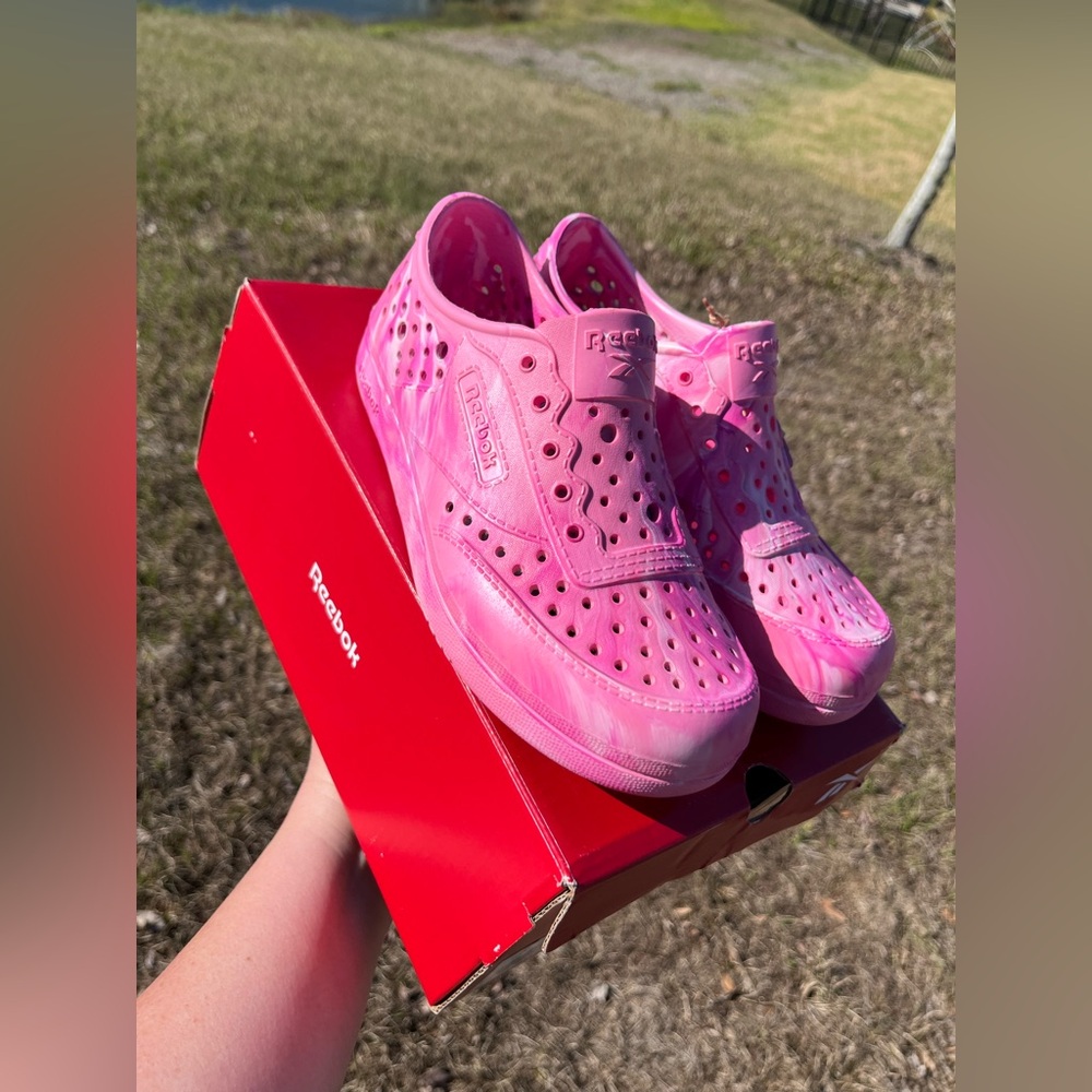 NWT Reebok Classic Mold Kids Little Girl Slip On Shoes Size 2 in Pink - Picture 2 of 11